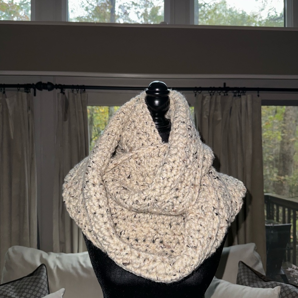 Infinity Scarf (Wheat)